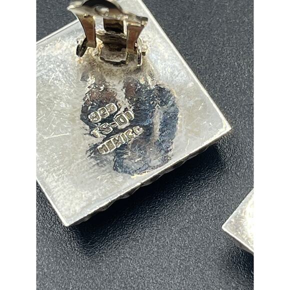 Sterling Silver Vintage Mexico Taxco TS-01 Waffle Quilted Heavy Clip on Earrings - Picture 5 of 12